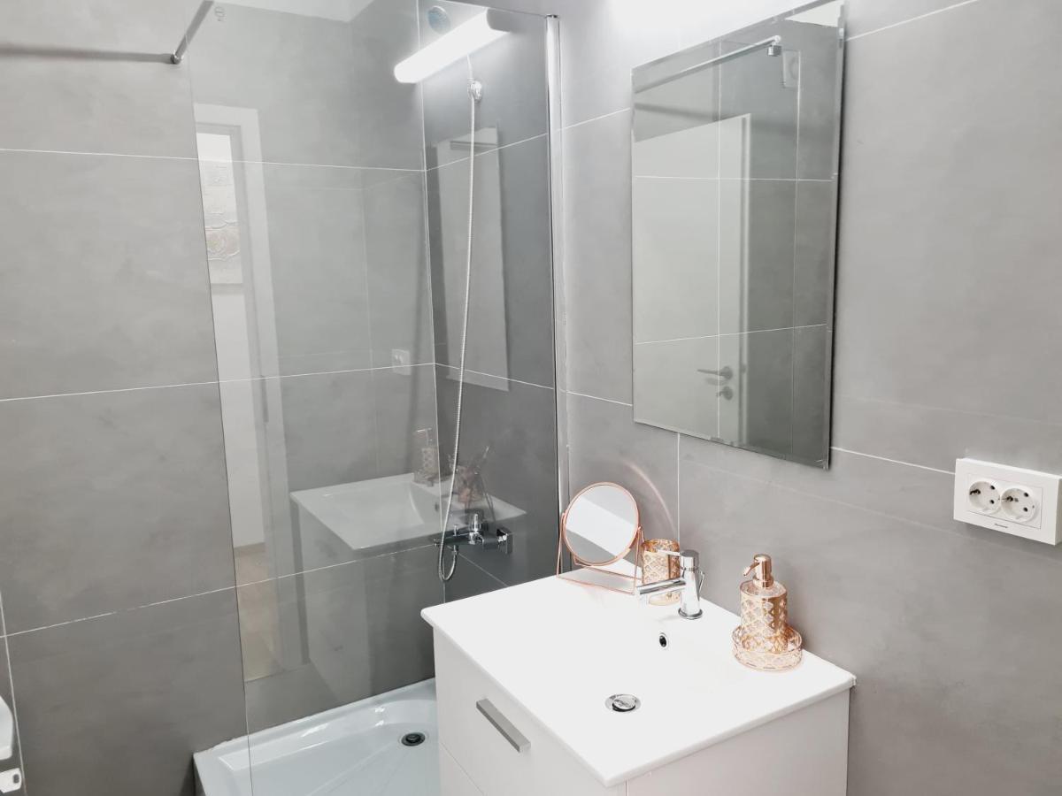 Lovely Ultracentral Apartment With Parking คลูจ-นาโปกา ภายนอก รูปภาพ