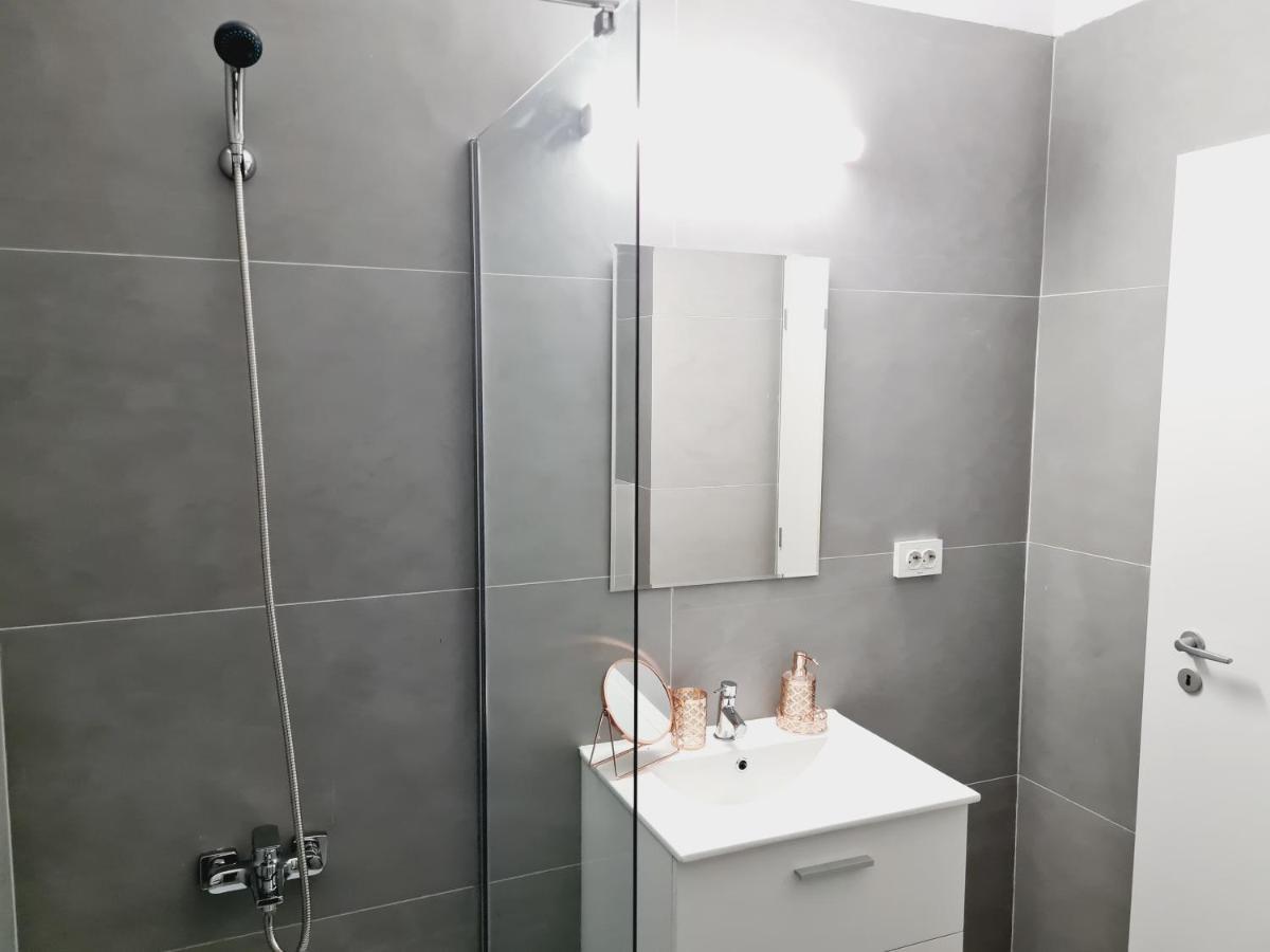 Lovely Ultracentral Apartment With Parking คลูจ-นาโปกา ภายนอก รูปภาพ